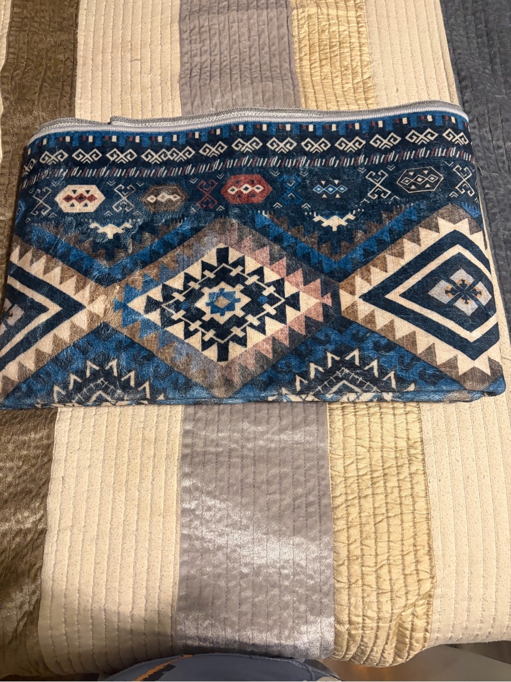 Source Unknown Navy Blue and Cream Geometric Area Rug 2x6